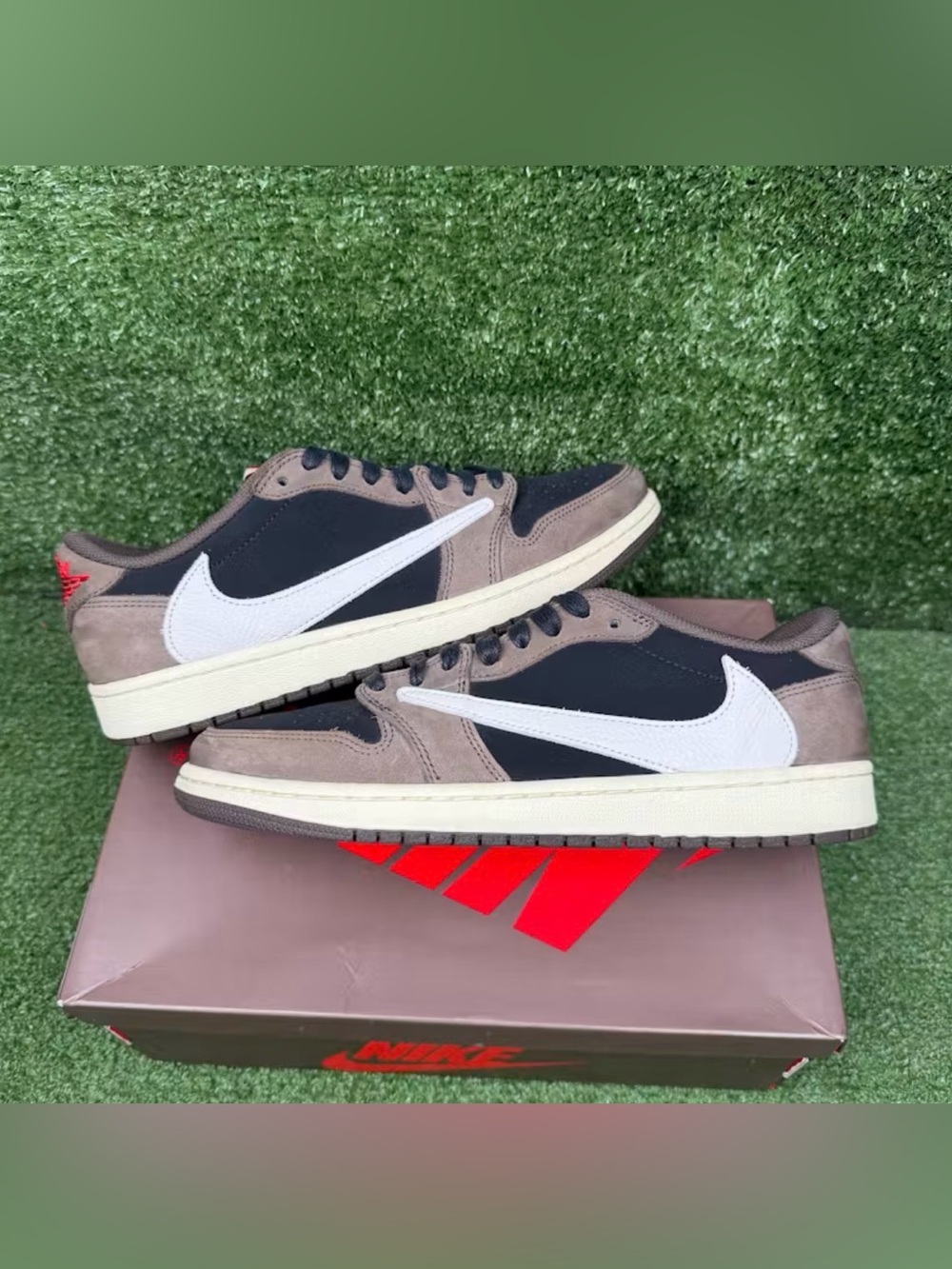Nike Men’s Low-Top Sneaker — Black, Brown, White